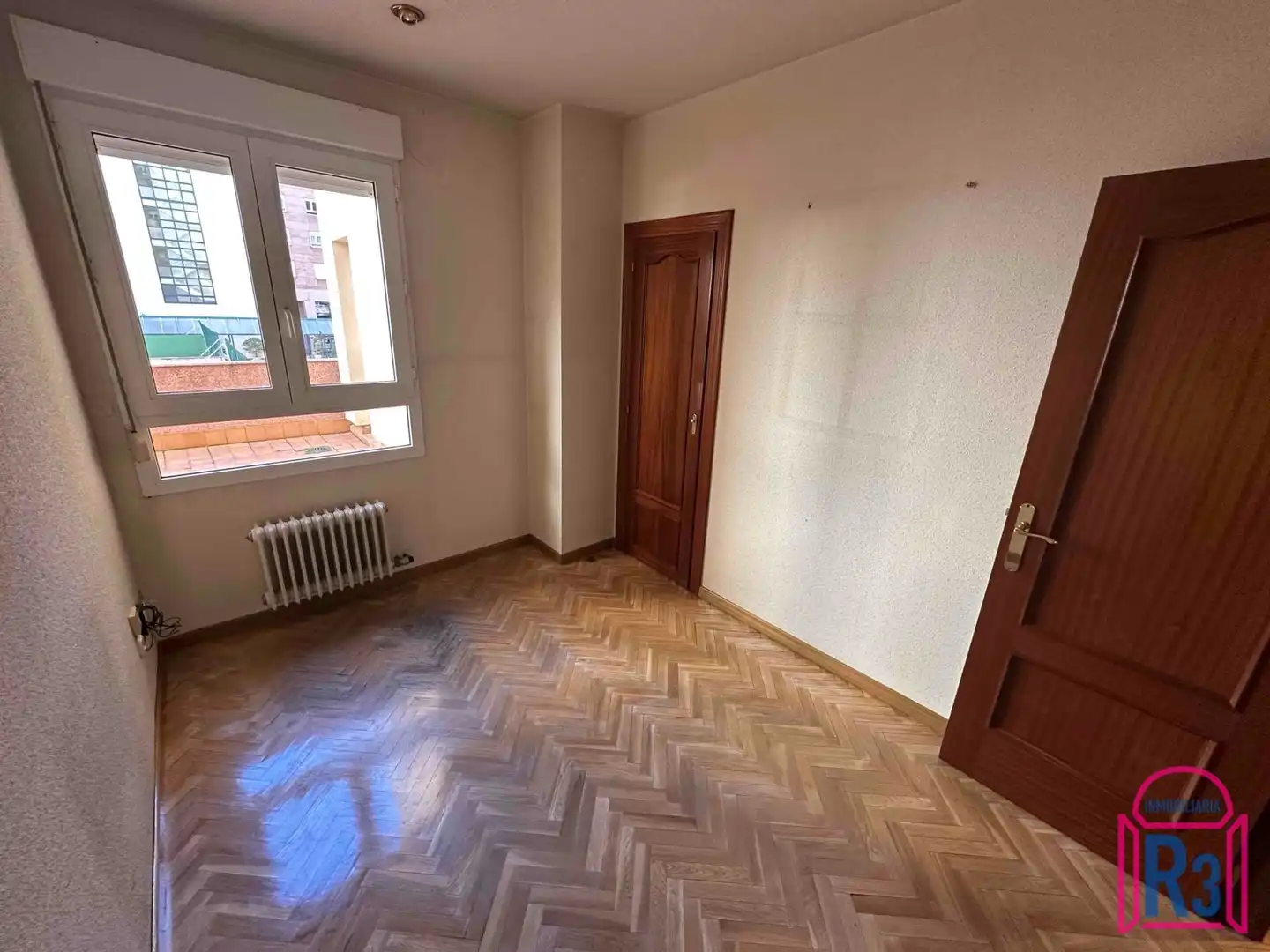 Habitación de Piso en venta en León Capital  con Calefacción, Terraza y Trastero