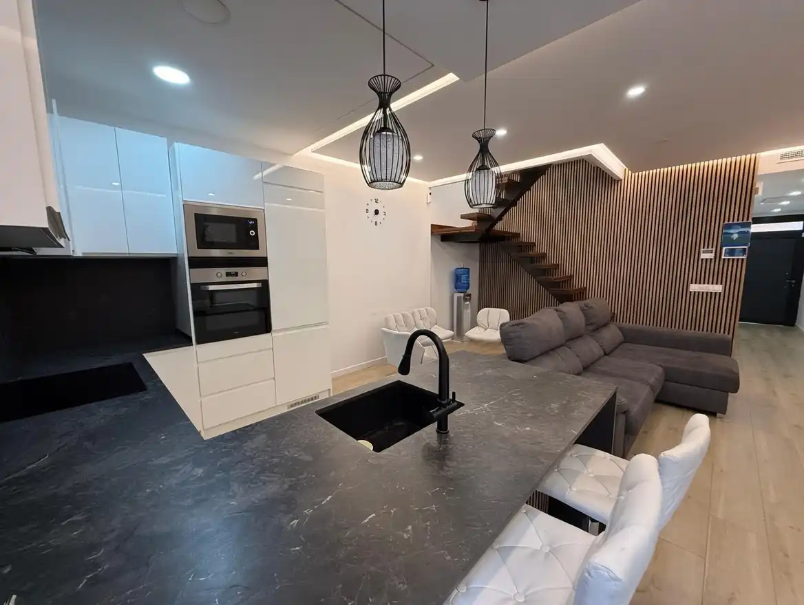 Adosado con terraza en venta en Carrer de Pajares, imagen 4