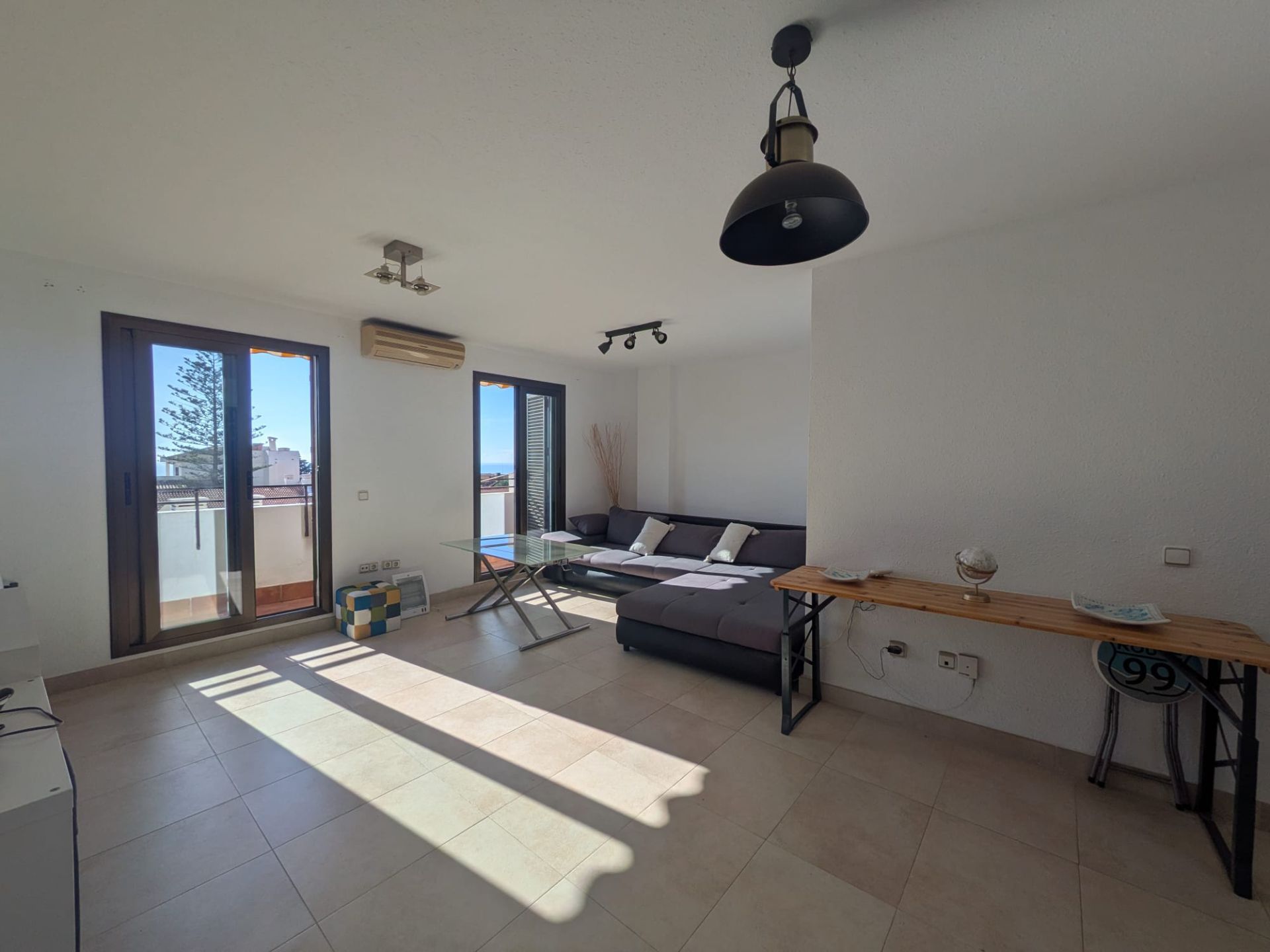 Sala de estar de Casa adosada en venta en Málaga Capital con Aire acondicionado, Terraza y Piscina comunitaria