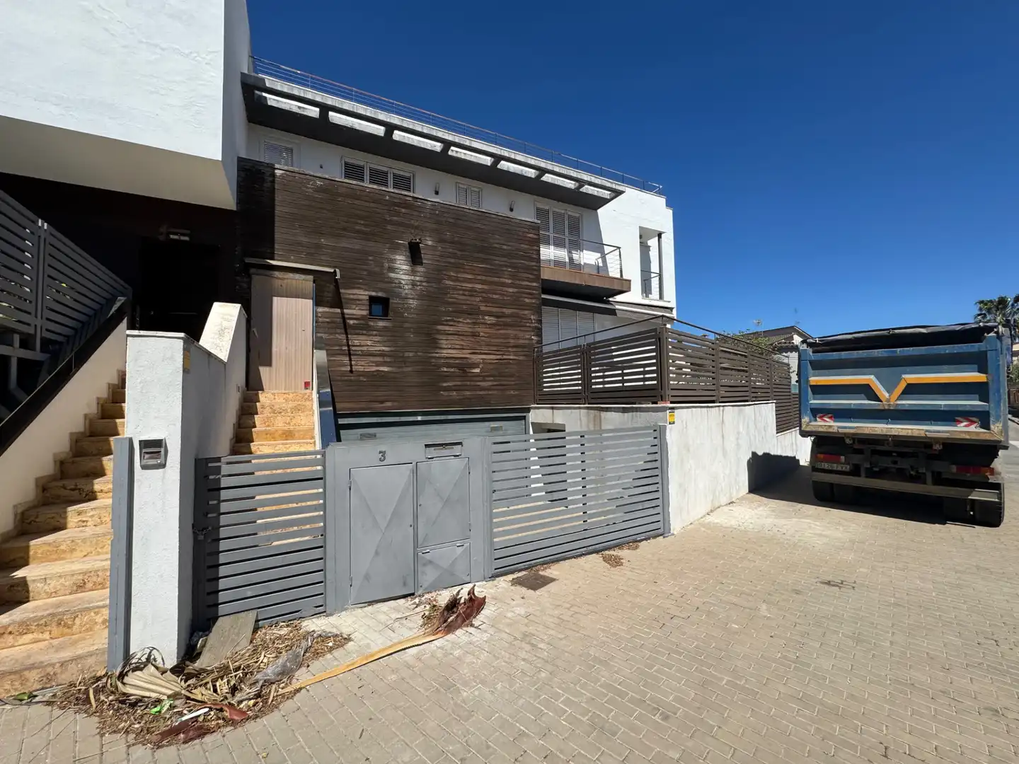 Vista exterior de Casa o chalet en venta en Pineda de Mar con Calefacción, Jardín privado y Parquet