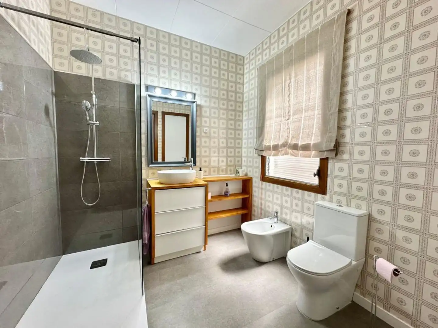 Bathroom of Flat for share in Centre - Sant Josep - Sanfeliu