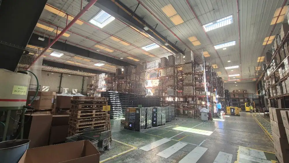 Fabrikhallen zur Miete in Cerdanyola del Vallès mit Heizung und Alarm