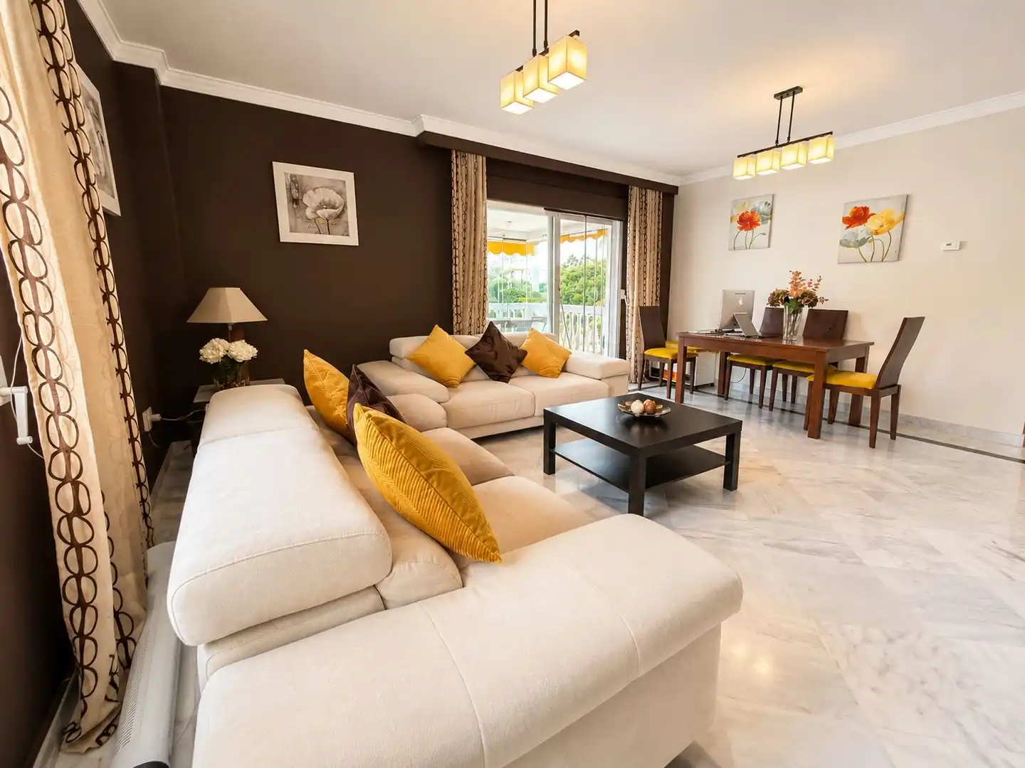Sala de estar de Apartamento en venta en Marbella con Jardín privado y Piscina comunitaria