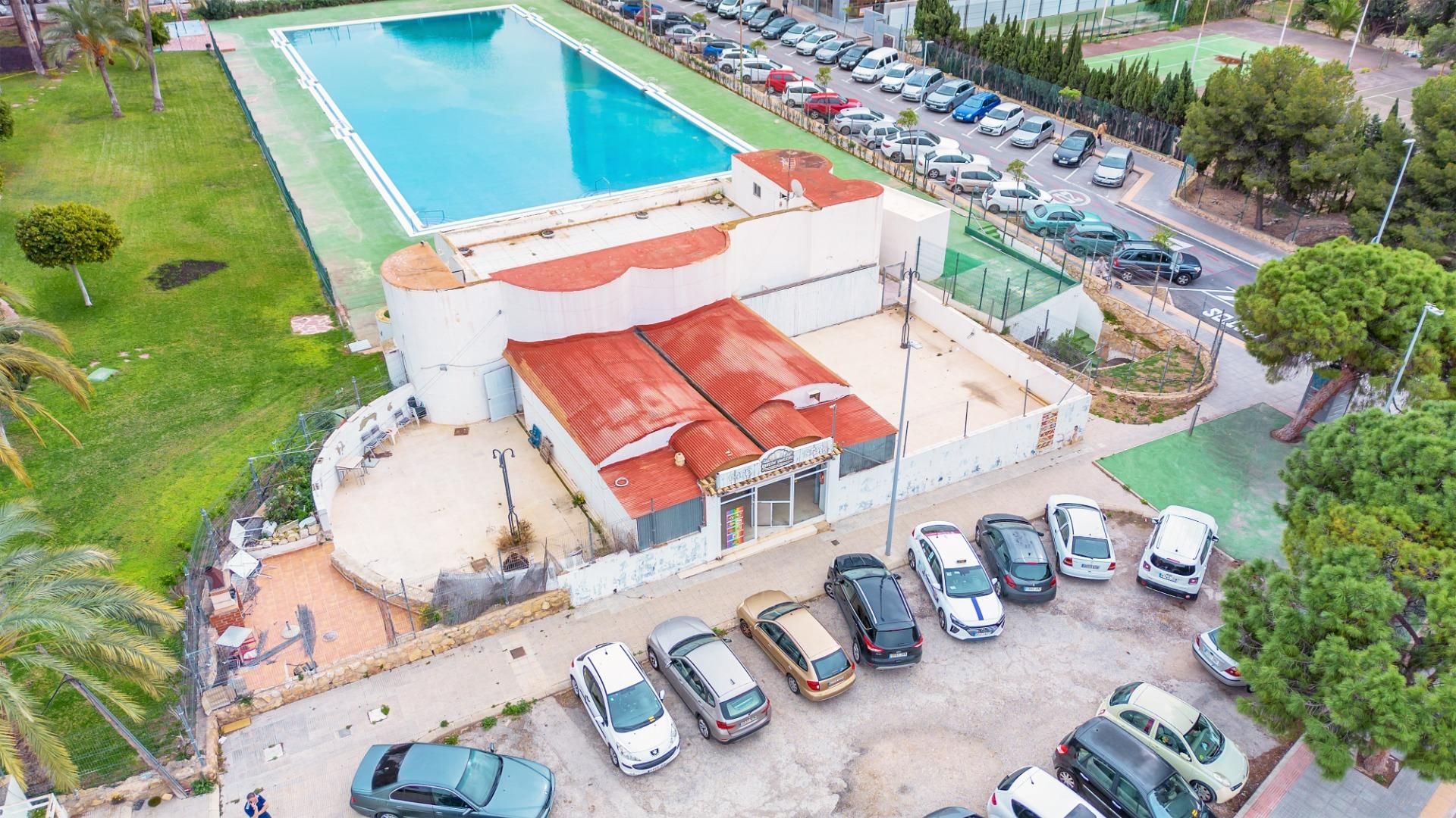 Piscina de Local en venda en Benidorm