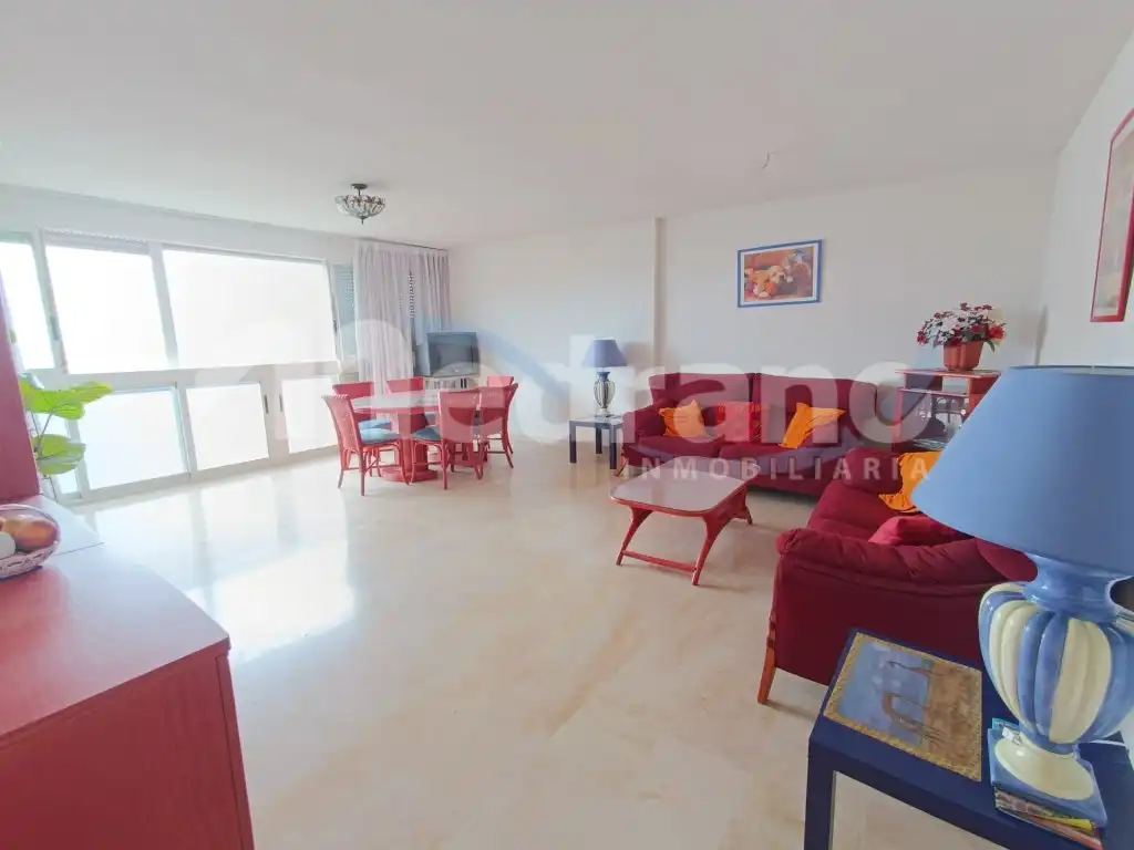 Sala de estar de Piso en venta en Benidorm con Jardín privado, Piscina y Amueblado
