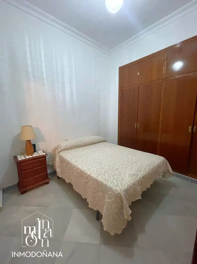 Dormitori de Casa o xalet en venda en Bollullos Par del Condado amb Aire condicionat, Terrassa i Moblat