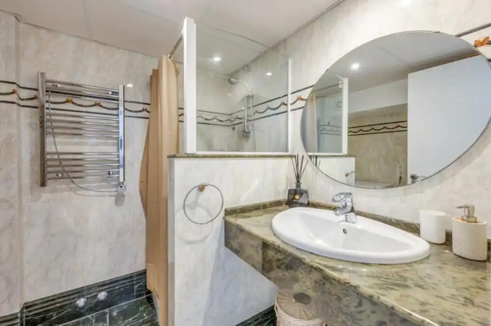 Bany de Apartament de lloguer en Nueva Andalucía