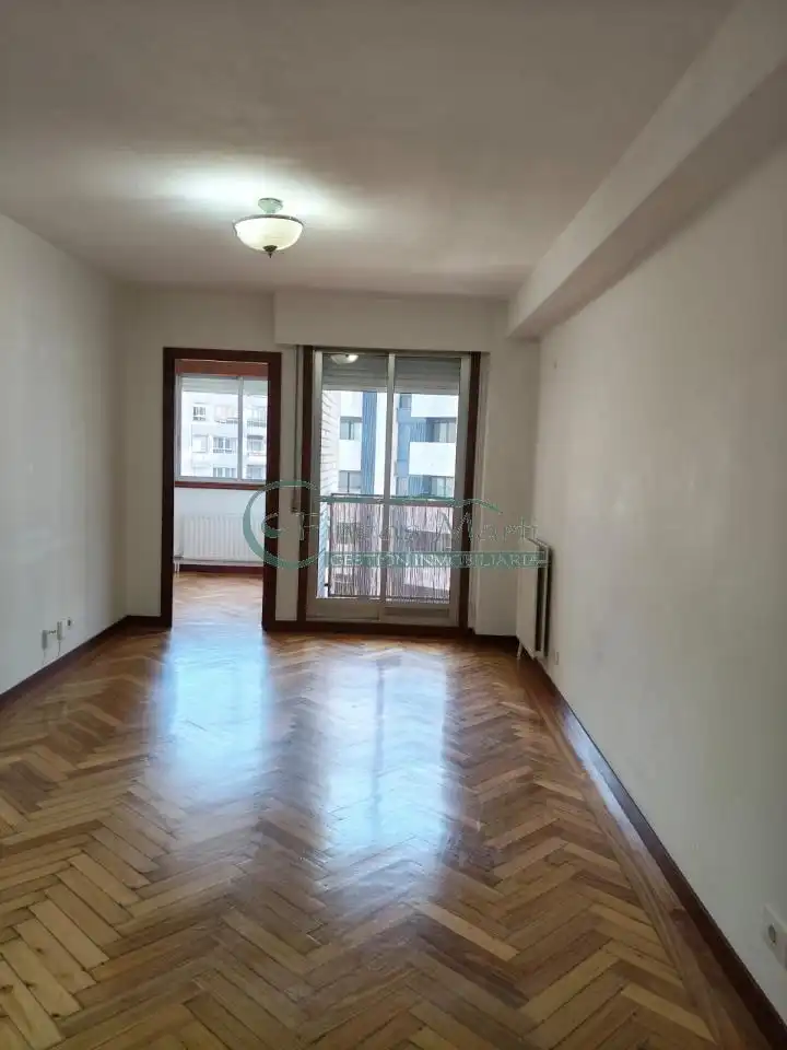 Living room of Flat for rent in Vigo   with Heating, Parquet flooring and Terrace
