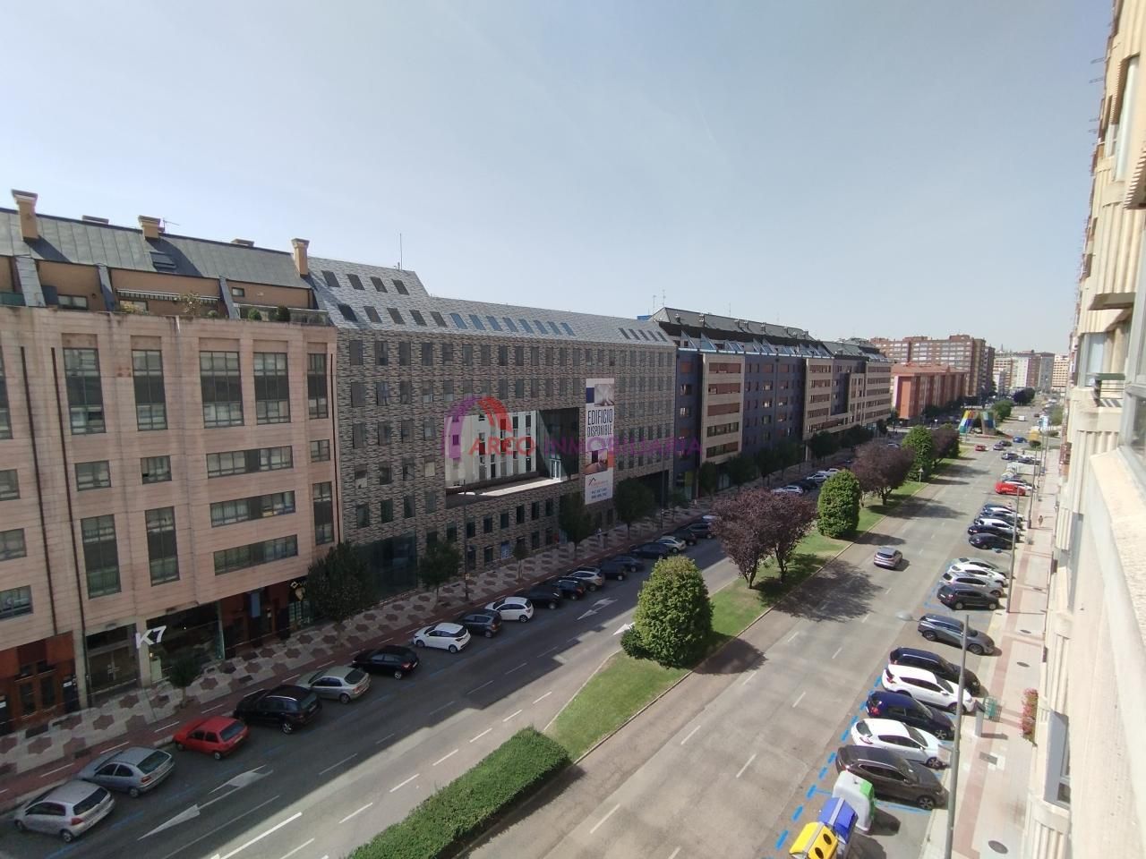 Vista exterior de Apartamento de alquiler en Burgos Capital con Calefacción, Terraza y Amueblado