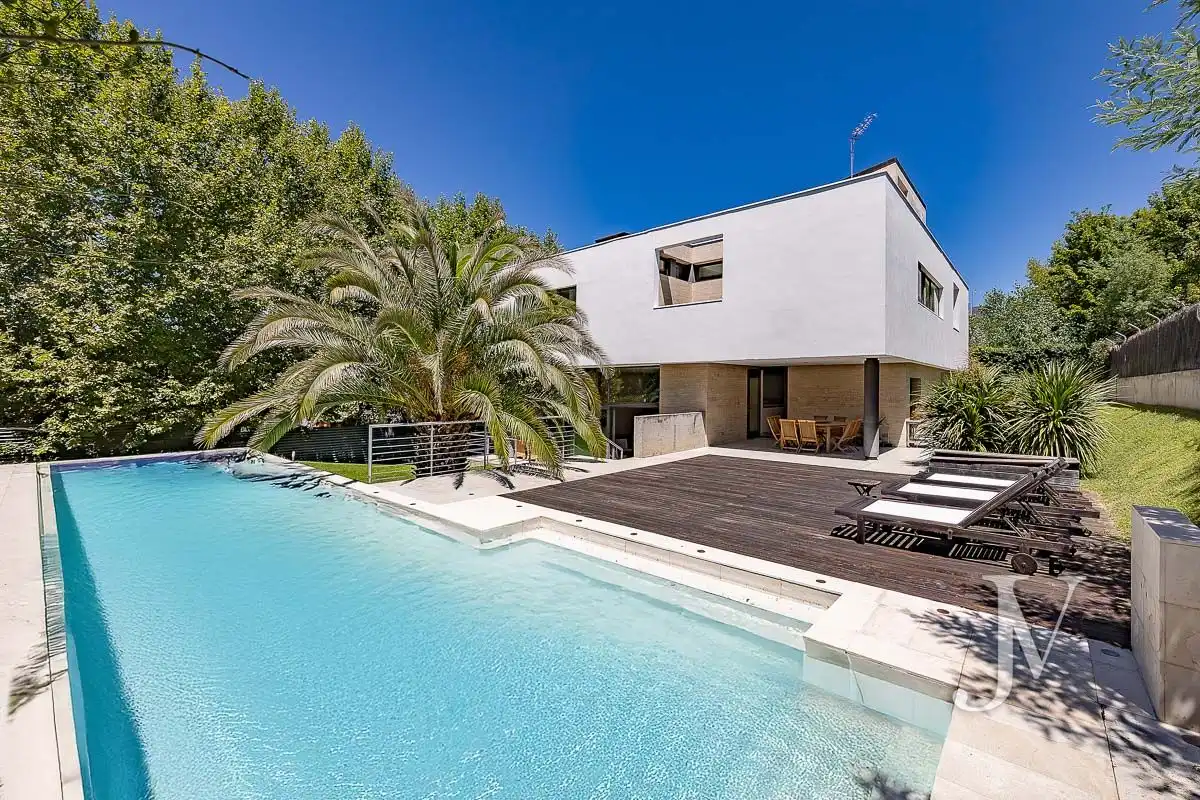 Piscina de Casa o chalet en venta en Madrid con Aire acondicionado, Calefacción y Jardín privado