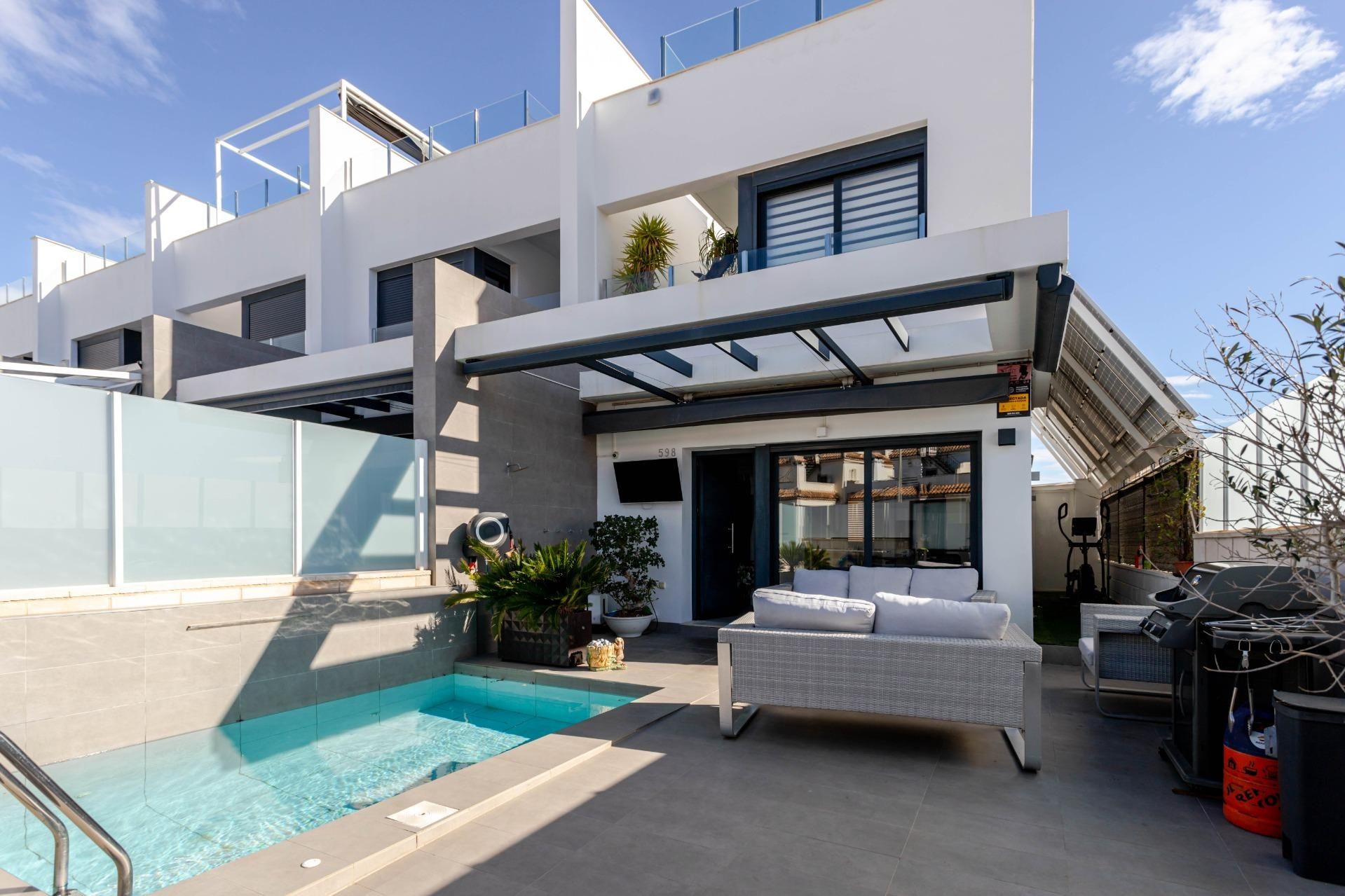 Swimming pool of House or chalet for sale in Orihuela  with Air Conditioner, Private garden and Terrace