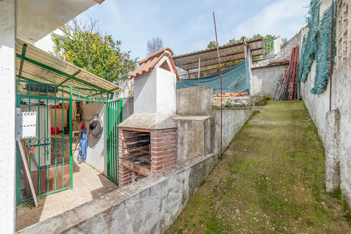 Jardí de Casa o xalet en venda en Miraflores de la Sierra amb Calefacció, Jardí privat i Terrassa