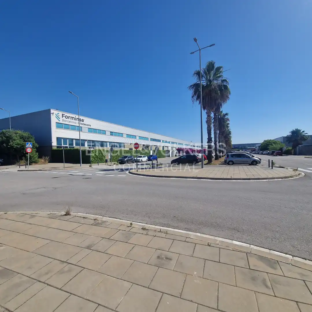Industriegebäude zur Miete in Vilamarina