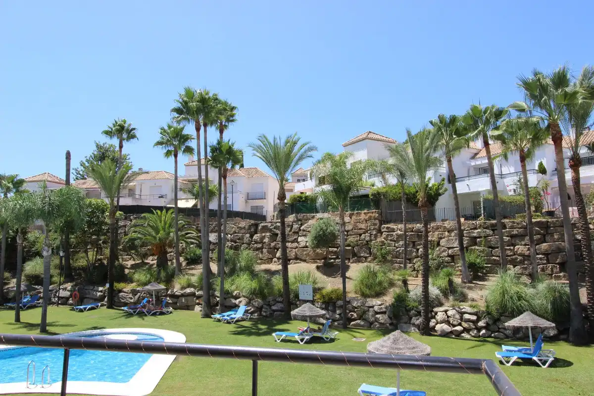 Apartamento con piscina en alquiler en Nueva Andalucía