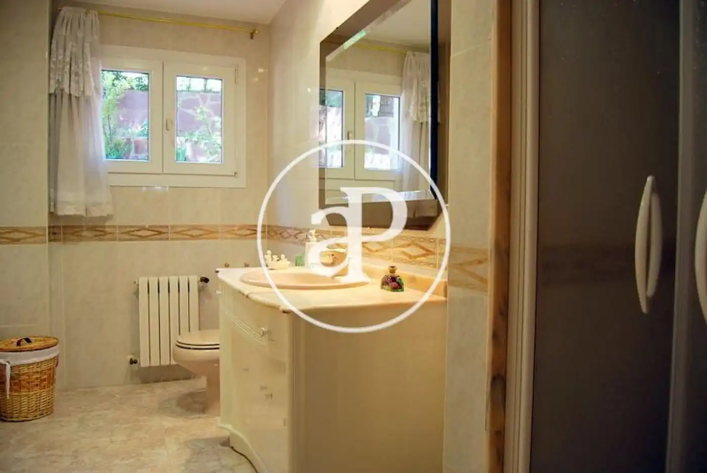 Baño de Casa o chalet en venta en Sagunto / Sagunt con Aire acondicionado, Calefacción y Jardín privado