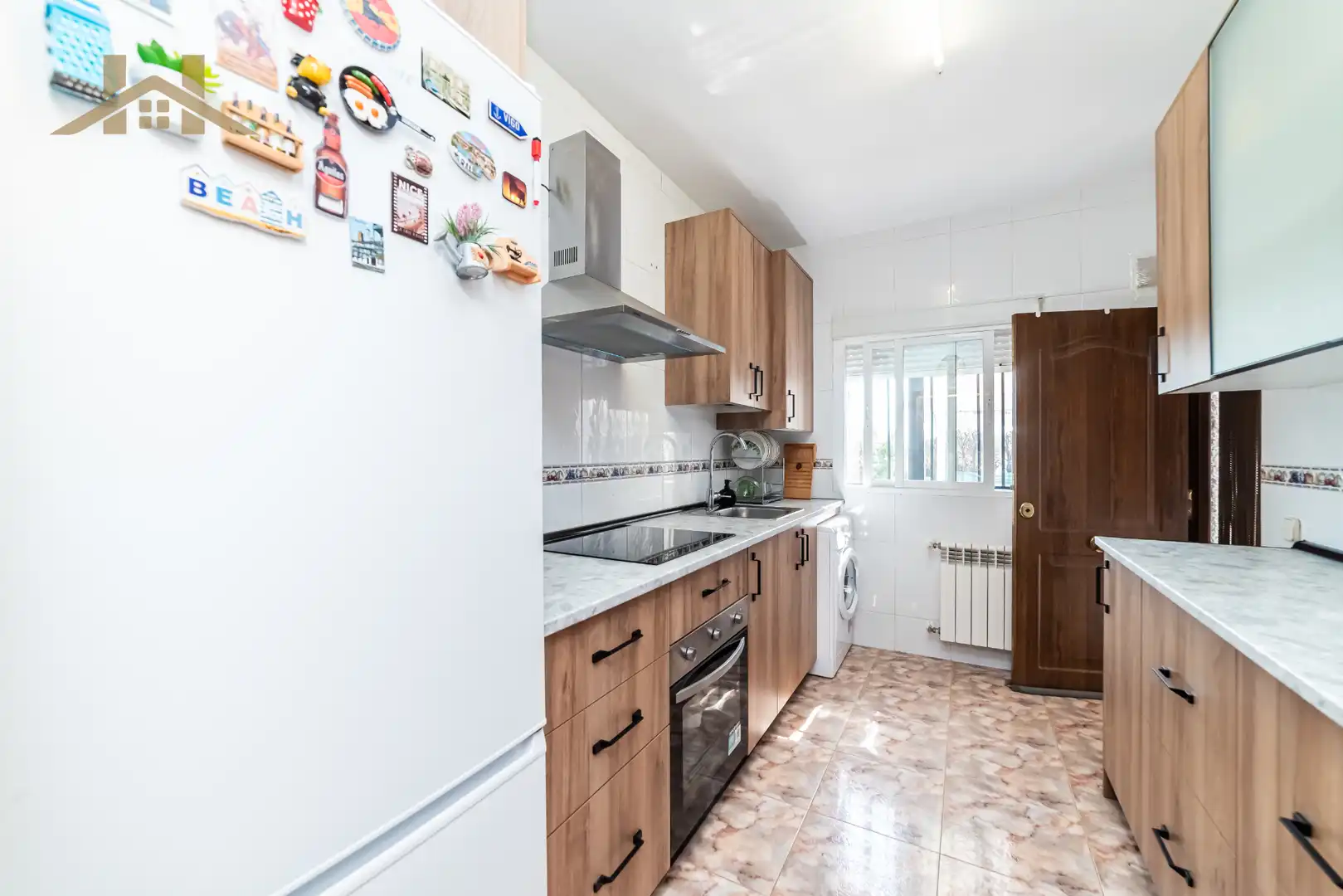 Cocina de Casa adosada en venta en Villa del Prado con Aire acondicionado, Jardín privado y Piscina