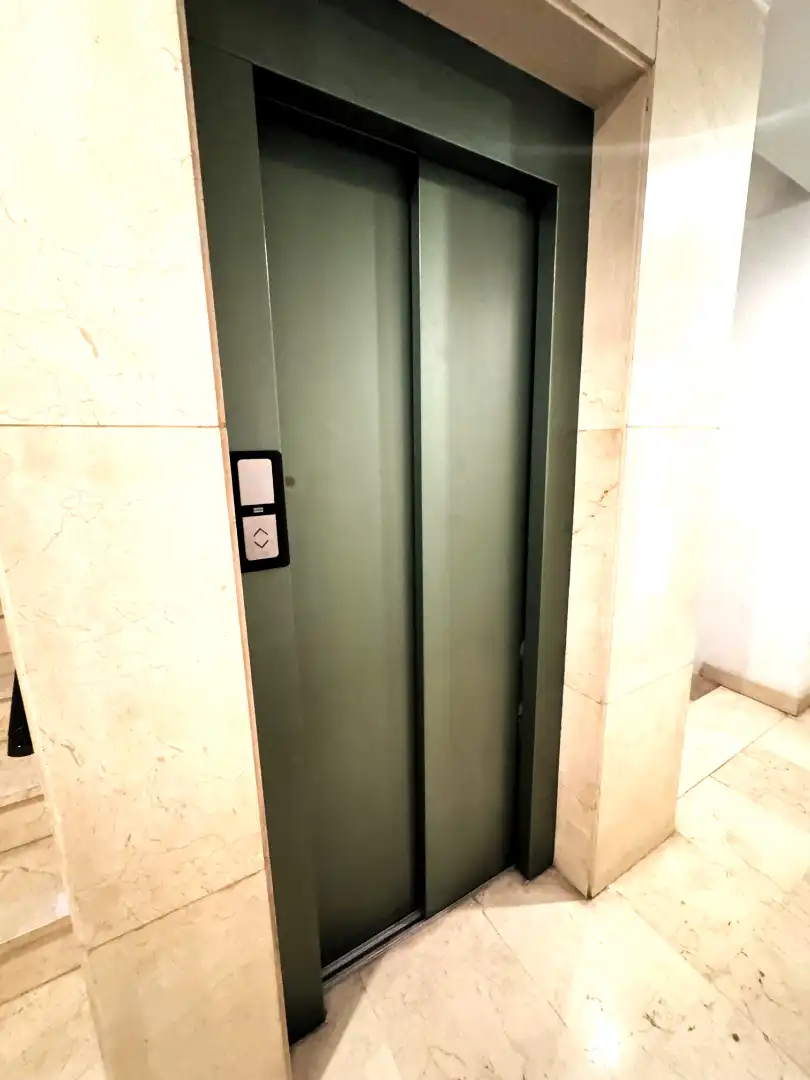 Flat for sale in Madrid  with Air Conditioner and Heating