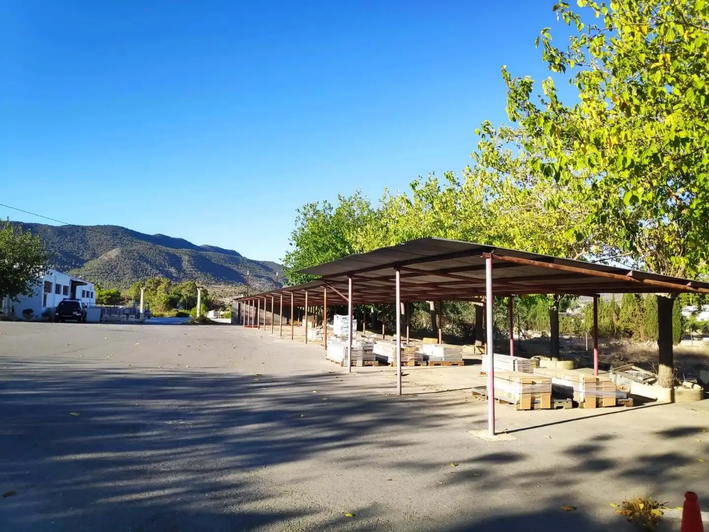Vista exterior de Nau industrial en venda en Hondón de las Nieves / El Fondó de les Neus