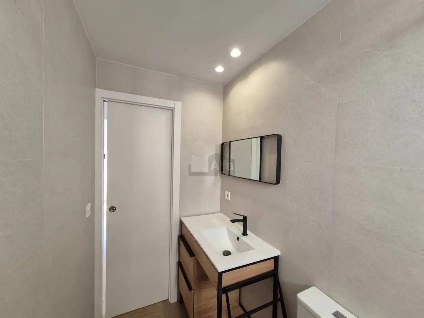 Bathroom of Attic for rent in Valencia  with Air Conditioner, Parquet flooring and Terrace