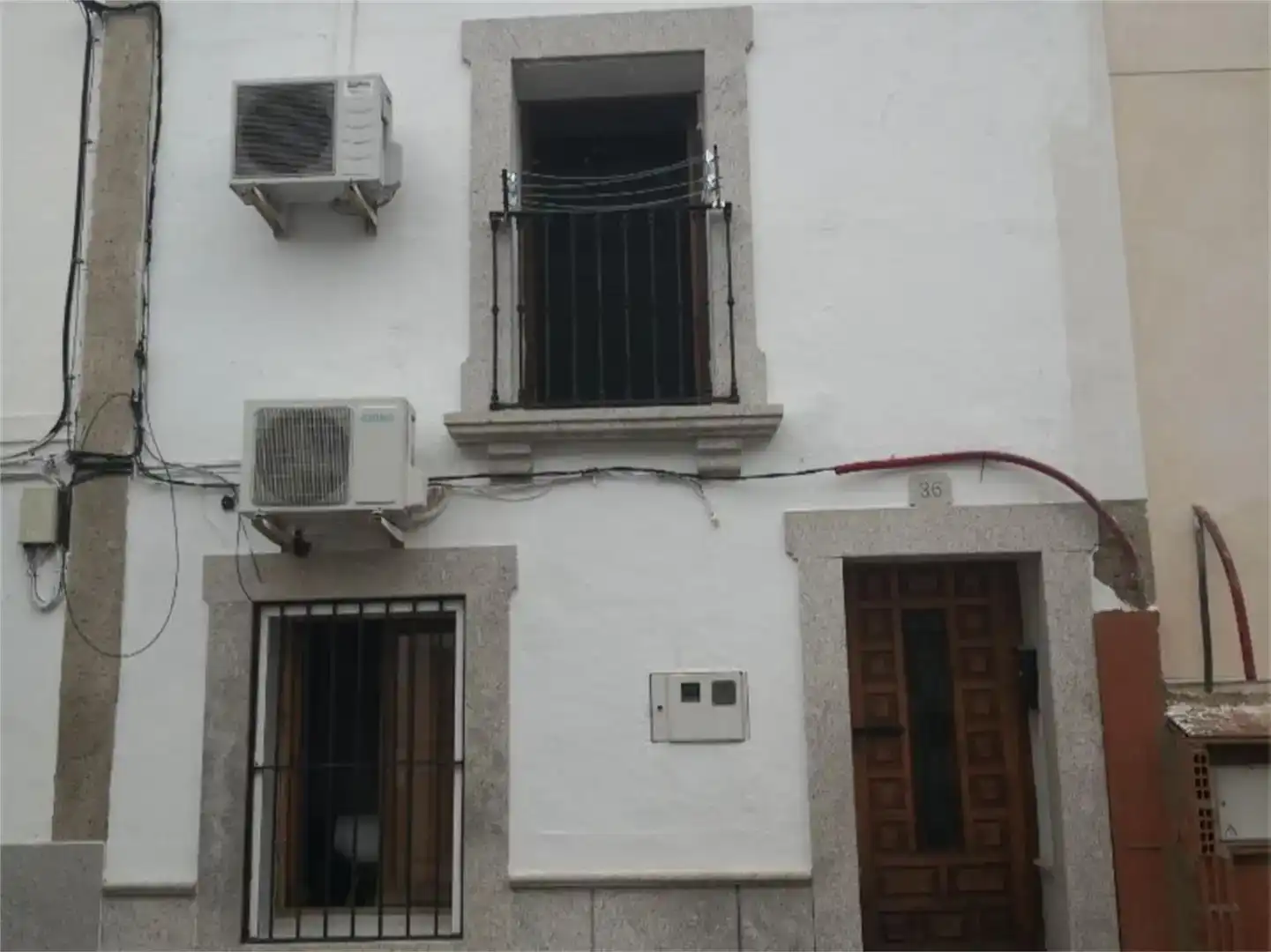 Vista exterior de Casa adosada en venda en Malpartida de Cáceres amb Aire condicionat, Moblat i Balcó