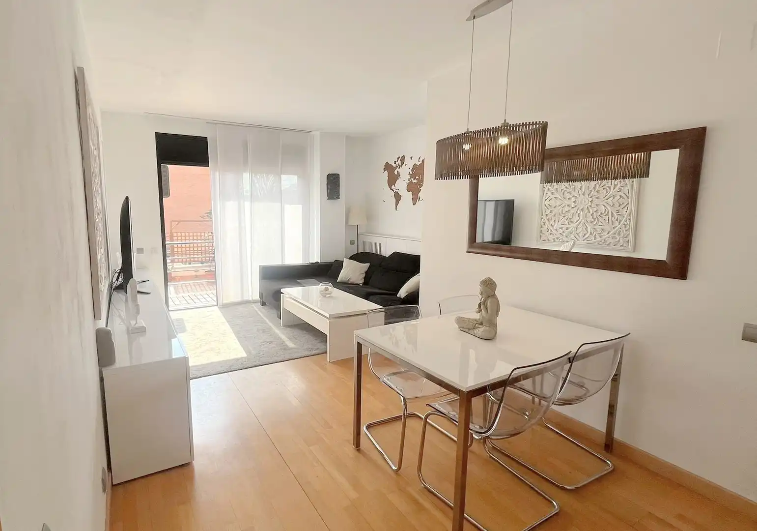 Außenansicht von Wohnung zum Verkauf in Sant Feliu de Llobregat mit Klimaanlage, Heizung und Parkett