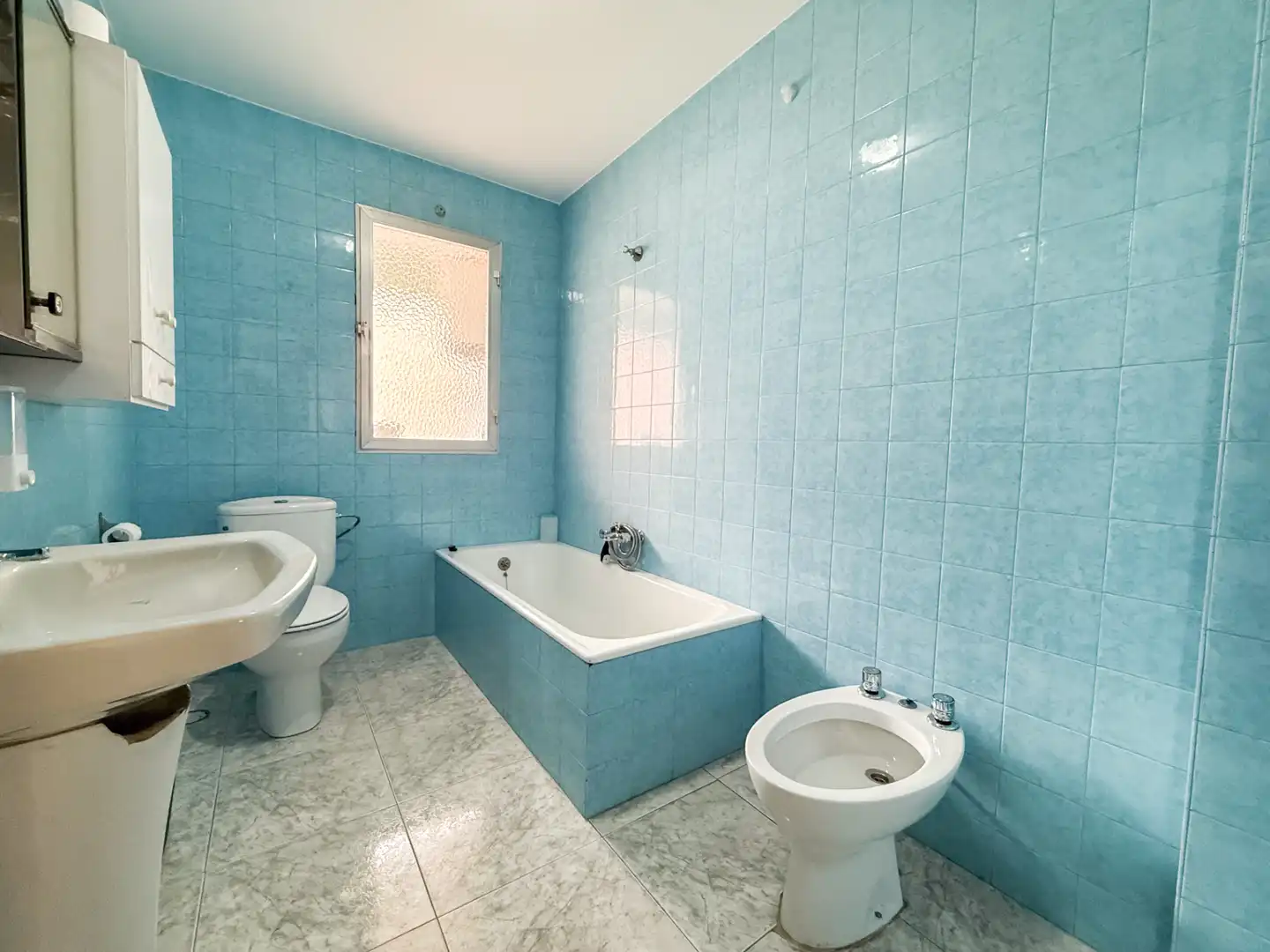 Baño de Piso en venta en Baza con Aire acondicionado, Terraza y Balcón