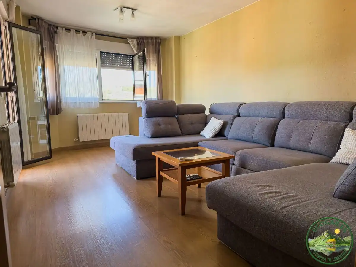 Sala de estar de Piso en venta en Toral de los Vados con Calefacción, Terraza y Trastero