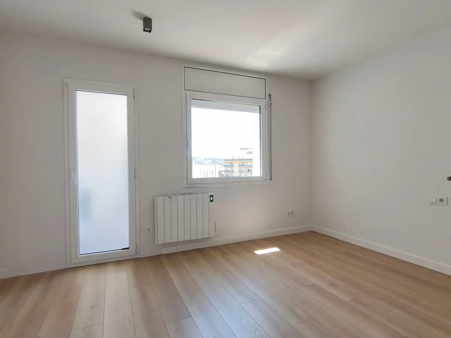 Bedroom of Attic for rent in Girona  with Air Conditioner, Heating and Terrace