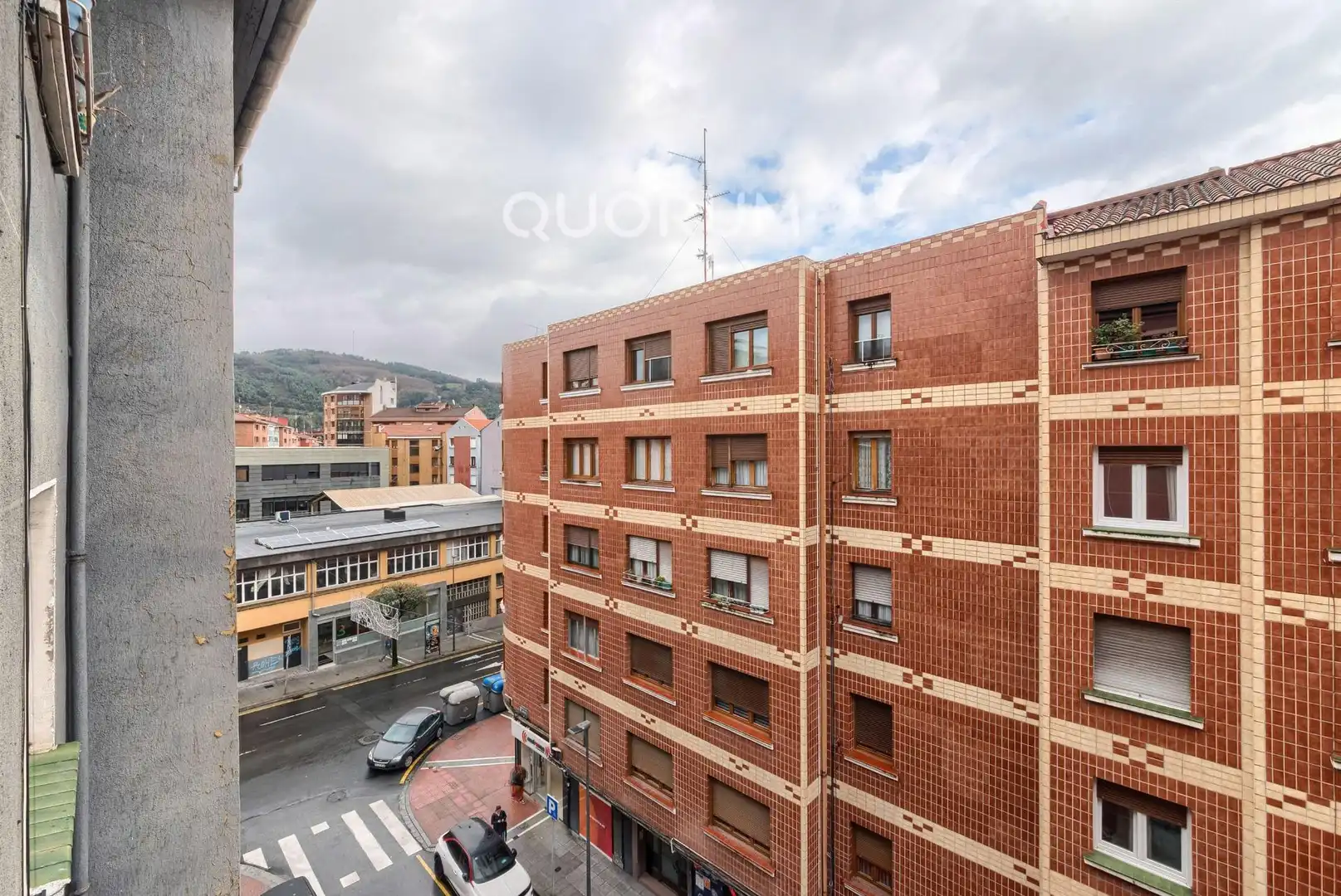 Vista exterior de Pis en venda en Basauri  amb Calefacció i Parquet