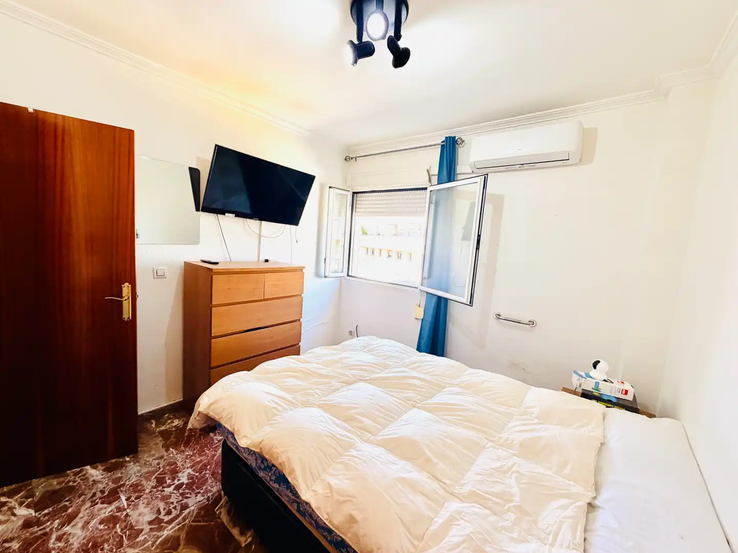 Bedroom of Flat for sale in Sevilla  with Air Conditioner and Terrace