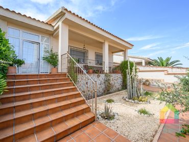 Villa mit Garten zum Verkauf in Cobisa