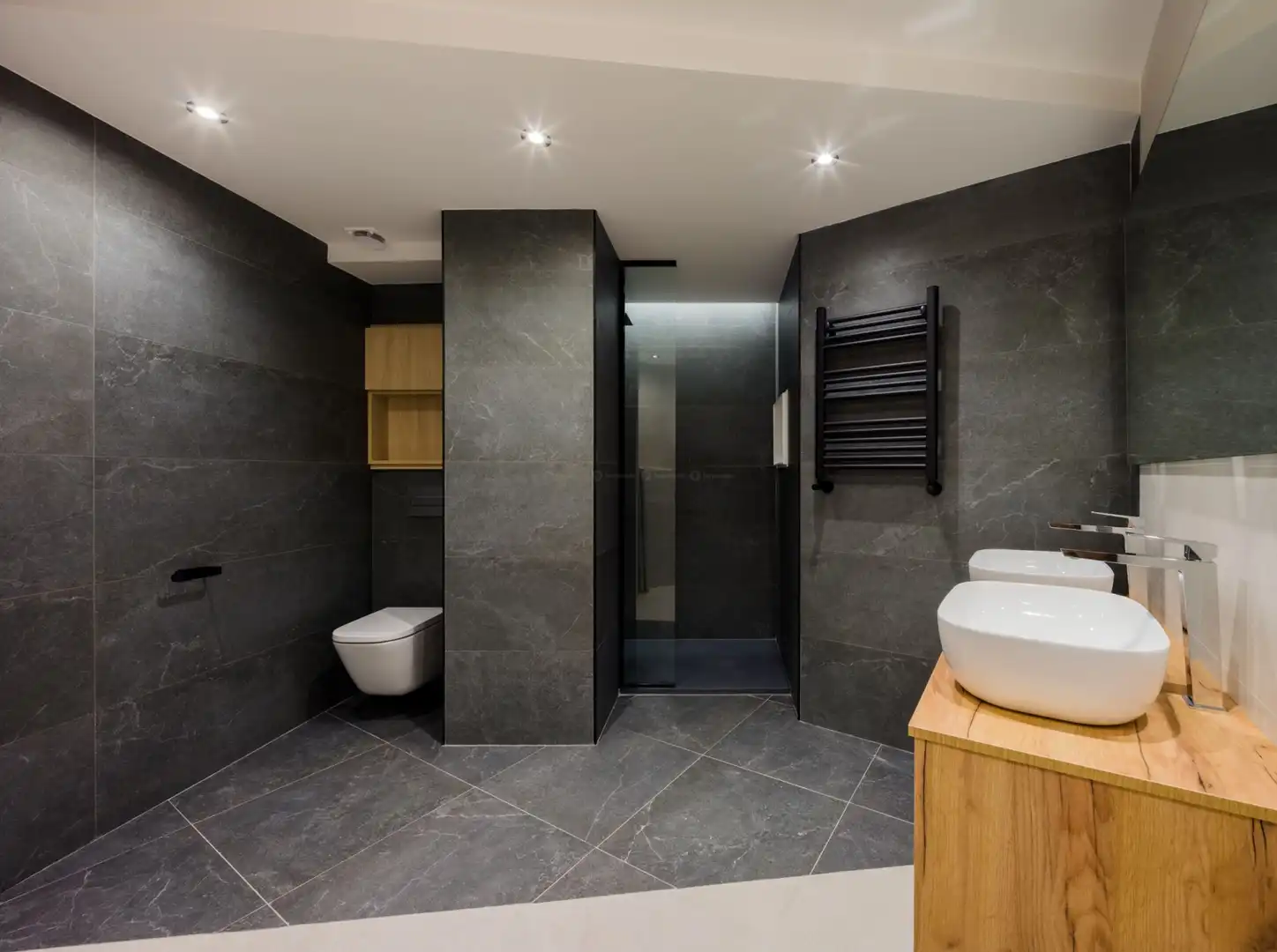 Badezimmer von Wohnung zum Verkauf in Gijón  mit Heizung