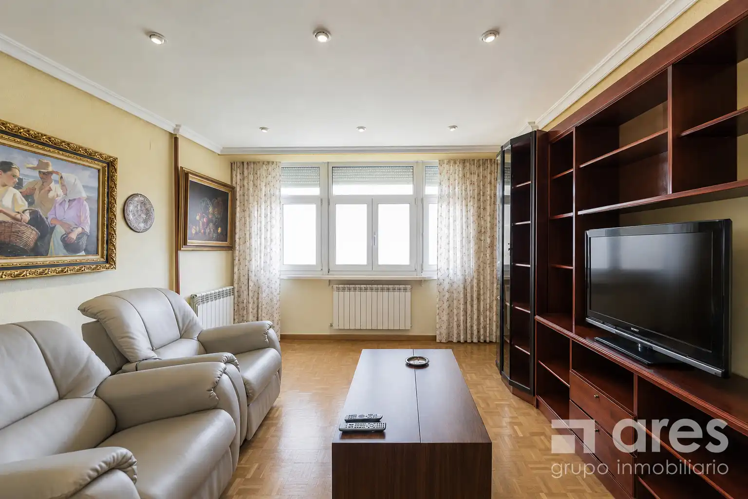 Sala d'estar de Pis en venda en Madrid amb Aire condicionat, Calefacció i Parquet