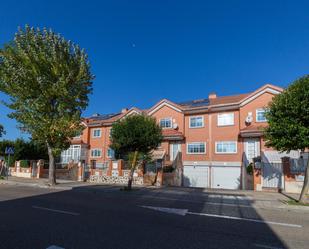 Exterior view of Single-family semi-detached for sale in Arroyo de la Encomienda  with Terrace and Balcony