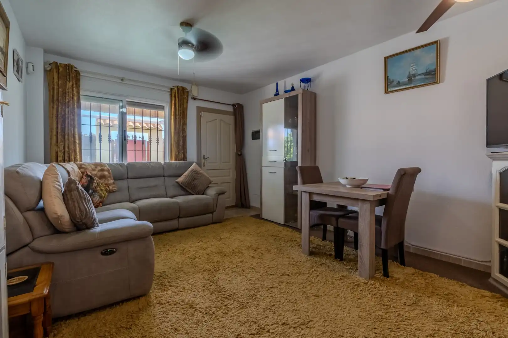 Sala d'estar de Casa adosada en venda en Mazarrón amb Aire condicionat, Jardí privat i Terrassa