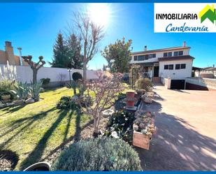 Vista exterior de Casa o xalet en venda en San Mateo de Gállego amb Aire condicionat, Terrassa i Piscina