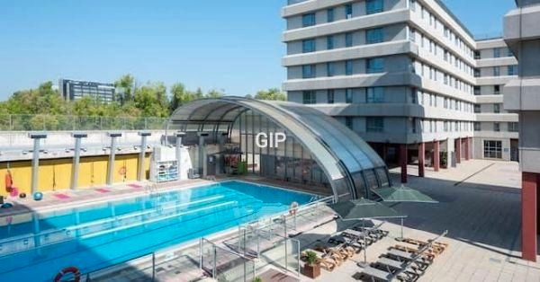 Swimming pool of Apartment to rent in  Madrid Capital  with Air Conditioner, Heating and Parquet flooring