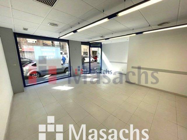 Local comercial en Alquiler en Castell - Poble Vell