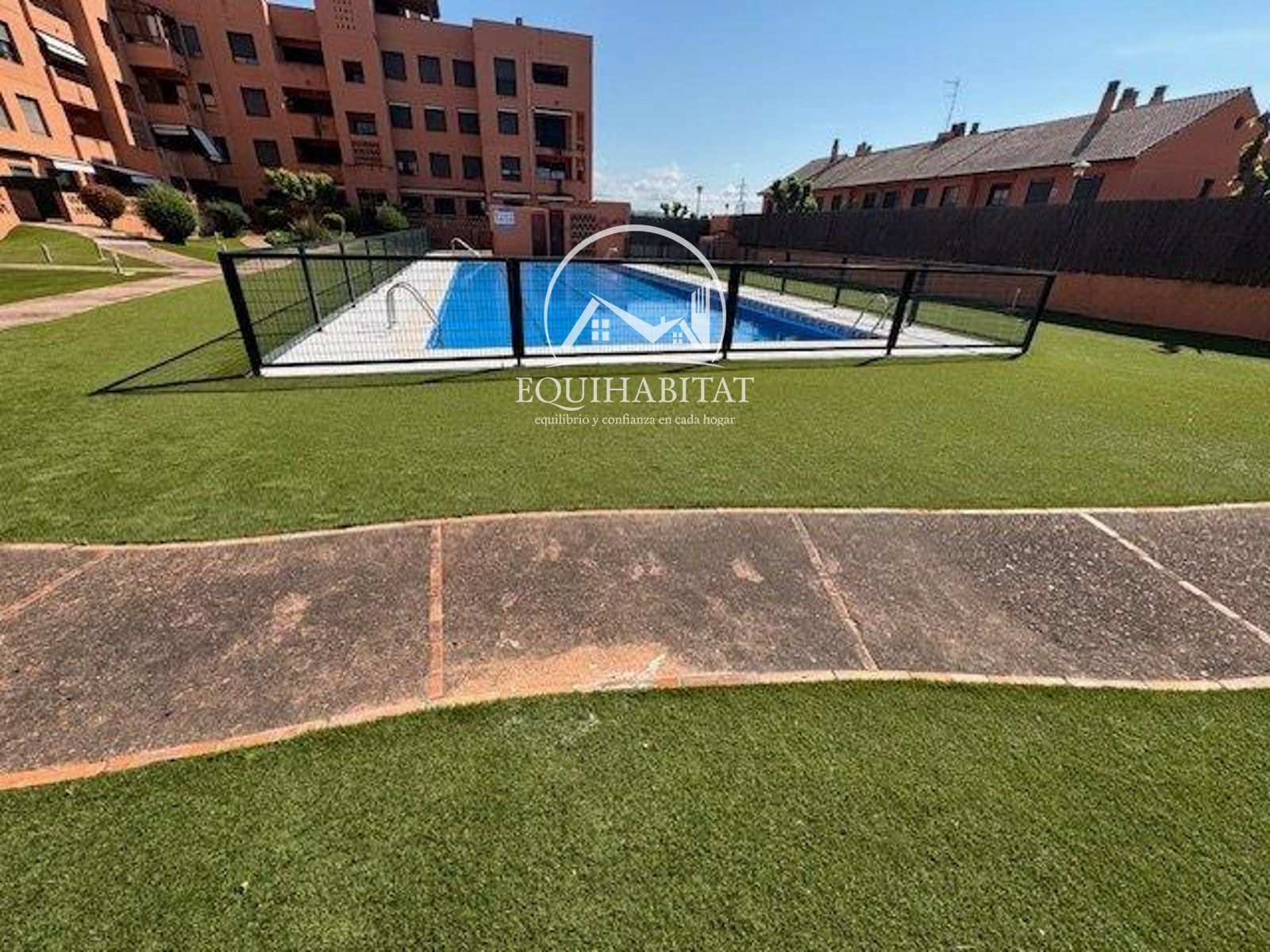 Swimming pool of Single-family semi-detached for sale in El Vendrell  with Air Conditioner, Terrace and Storage room