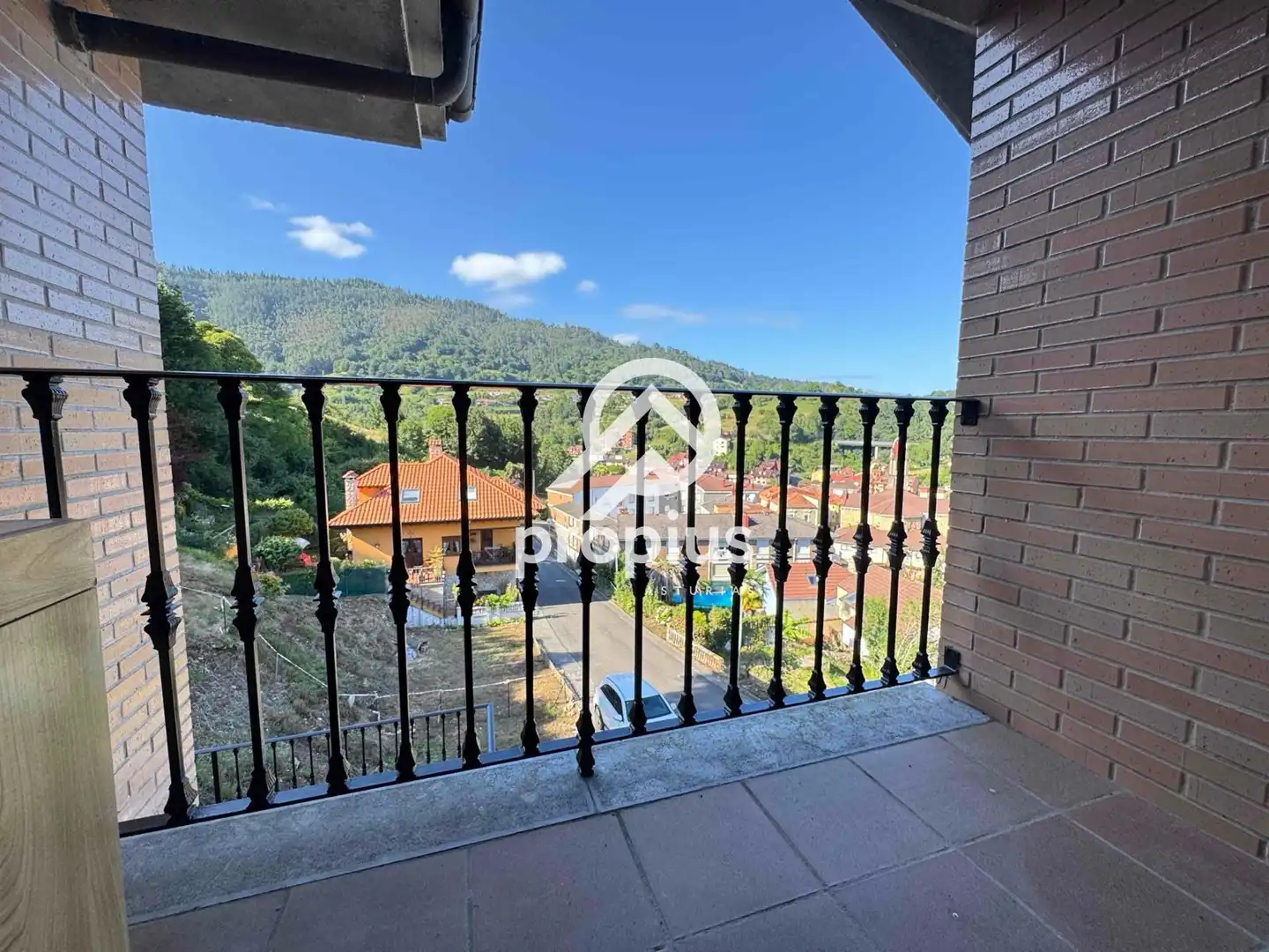 Vista exterior de Casa adosada en venta en Piloña con Calefacción, Jardín privado y Parquet