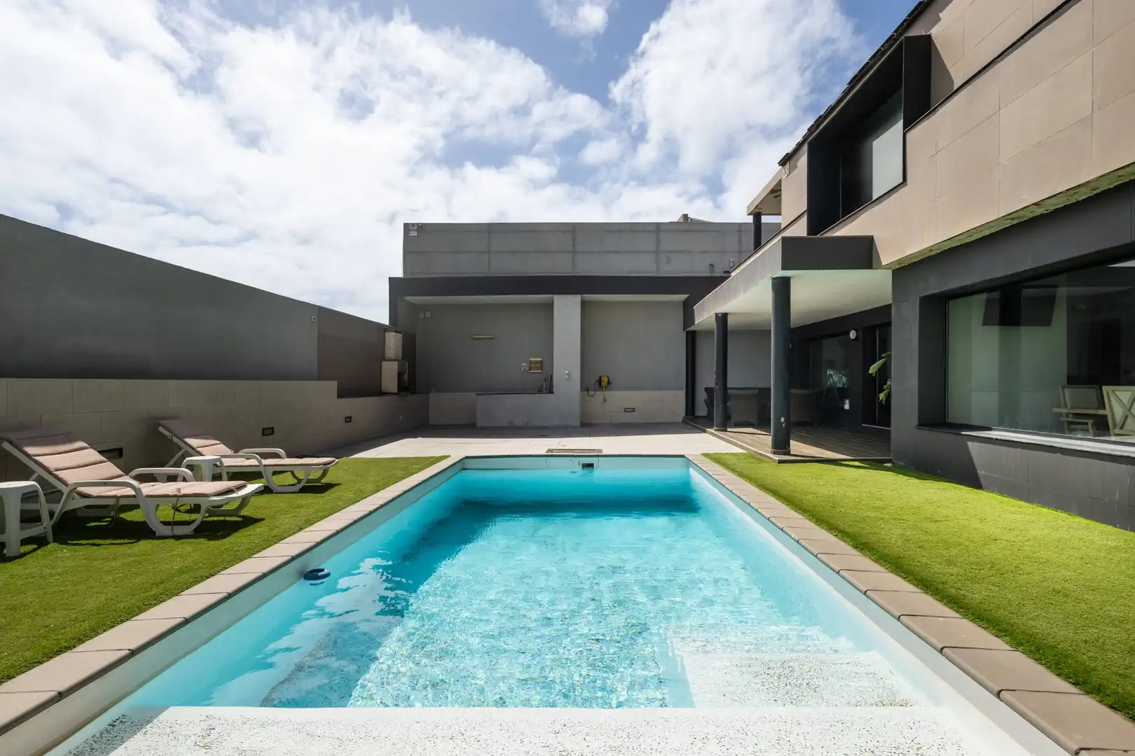 Piscina de Casa o xalet en venda en Telde amb Jardí privat, Terrassa i Traster