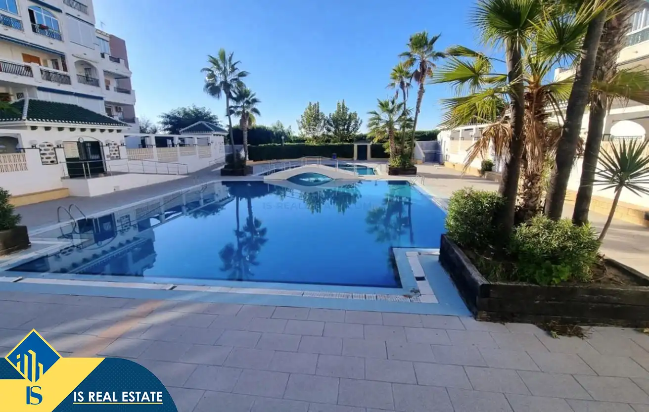 Piscina de Estudi en venda en Torrevieja amb Calefacció, Terrassa i Moblat
