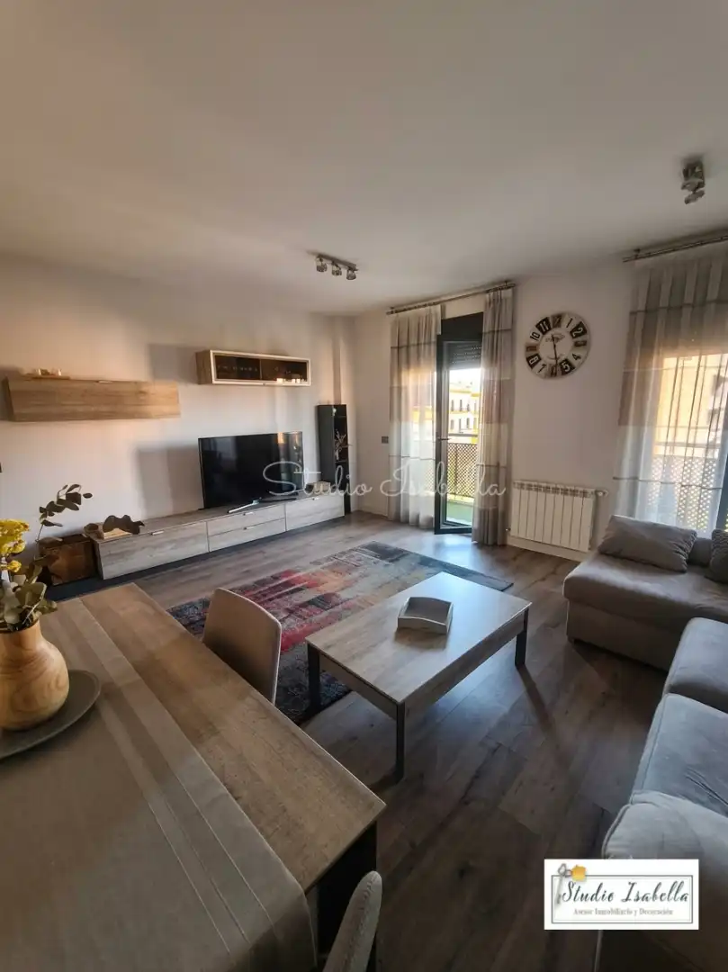 Flat with balcony to rent in Calle Río Arlés