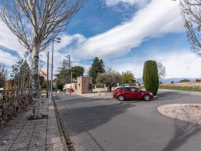 Vista exterior de Casa o xalet en venda en Pedrezuela amb Jardí privat i Terrassa