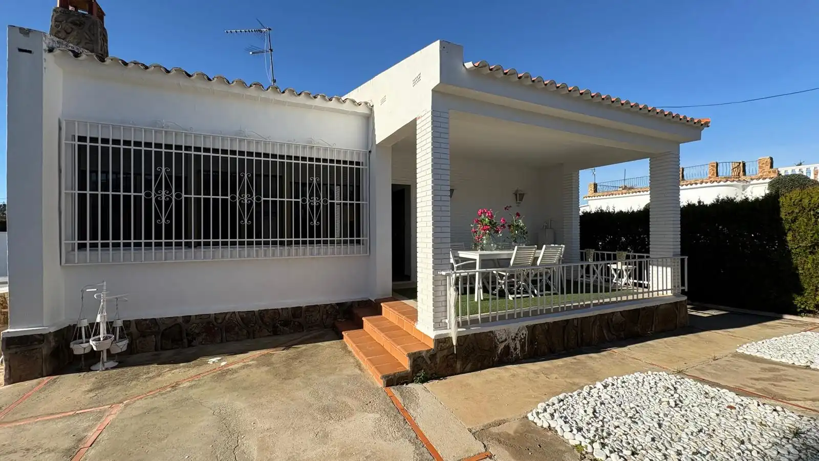 Exterior view of Houses for sale in L'Eliana  with Air Conditioner, Terrace and Storage room