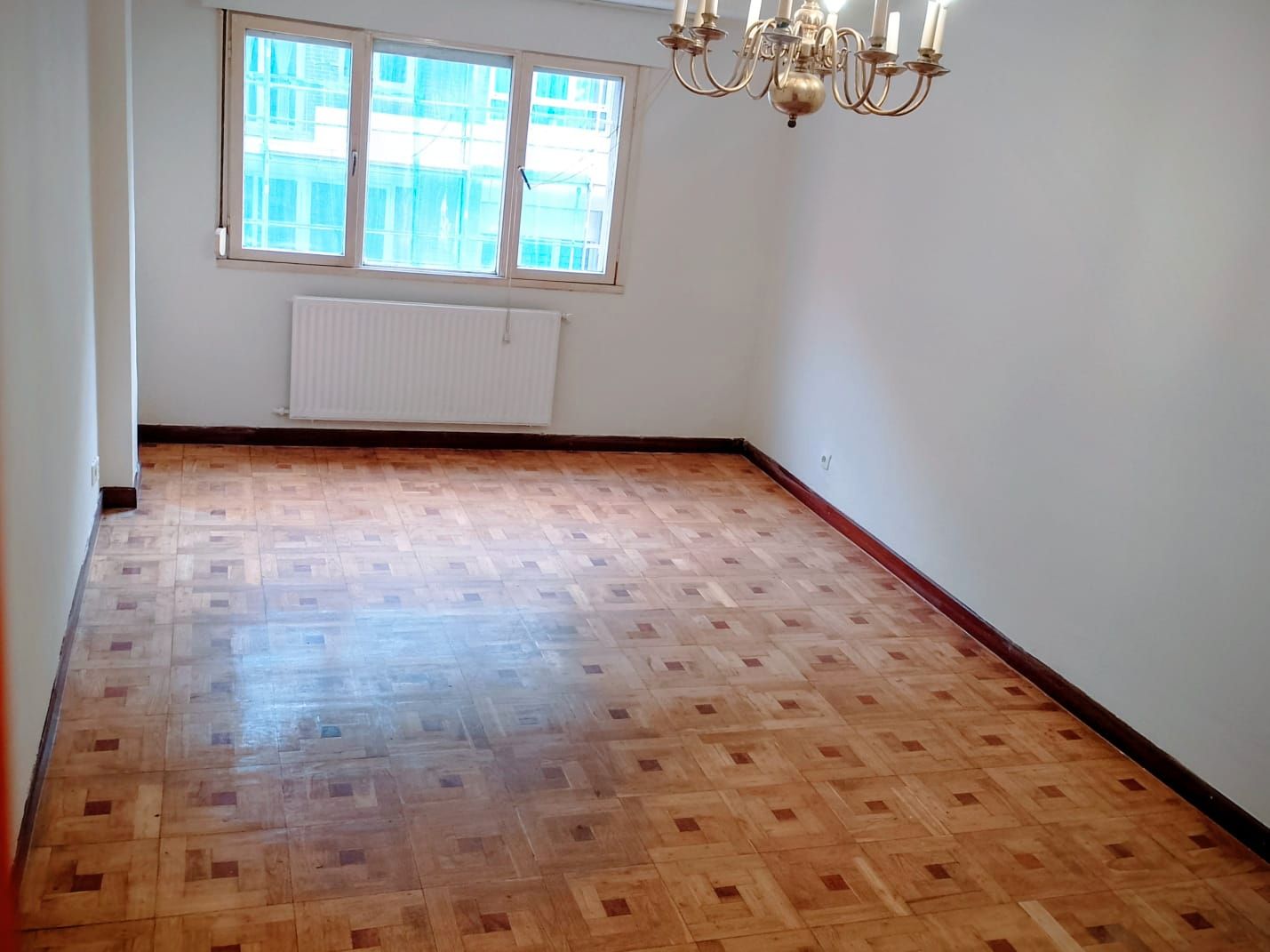 Dormitori de Pis en venda en Oviedo  amb Calefacció, Parquet i Forn