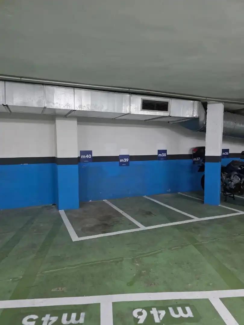 Aparcamiento en alquiler en Carrer de Nàpols 21