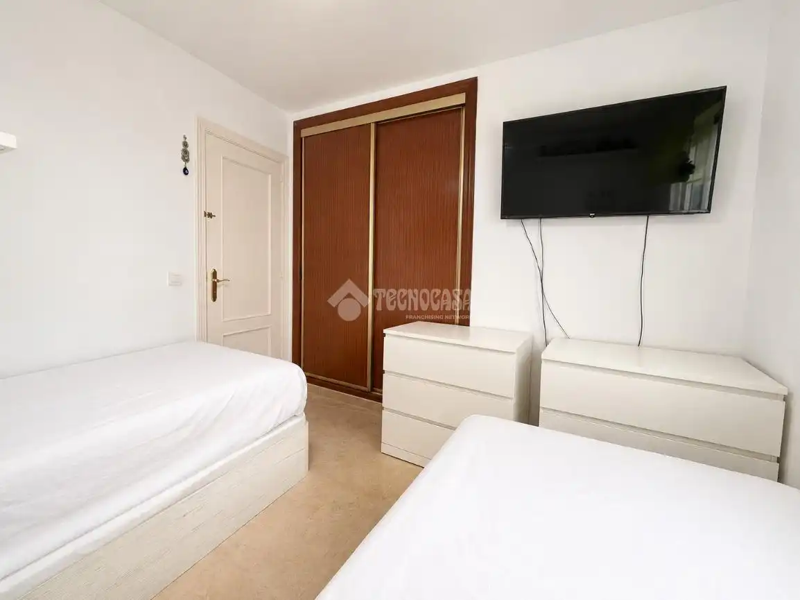 Bedroom of Flat for sale in Benalmádena
