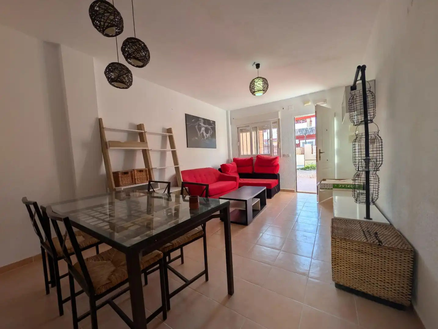 Sala d'estar de Casa adosada en venda en Mazarrón amb Aire condicionat, Jardí privat i Piscina comunitària