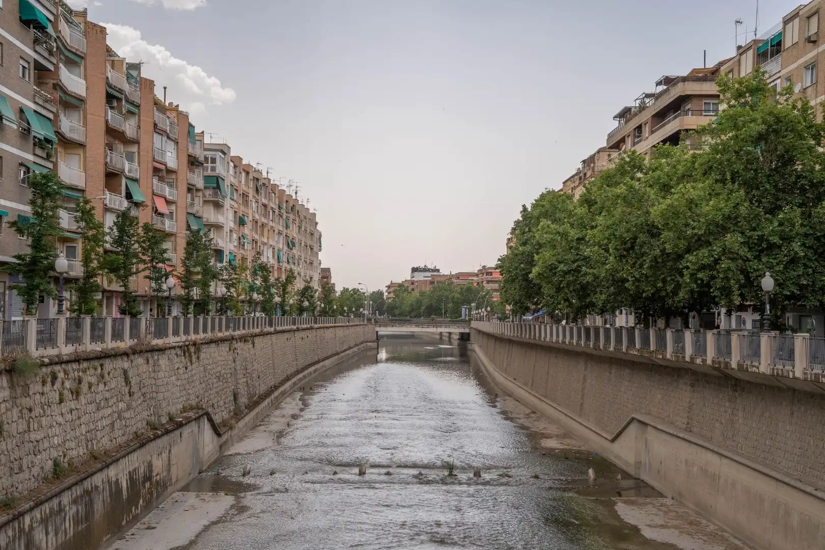 Außenansicht von Dachboden zum Verkauf in Granada mit Klimaanlage